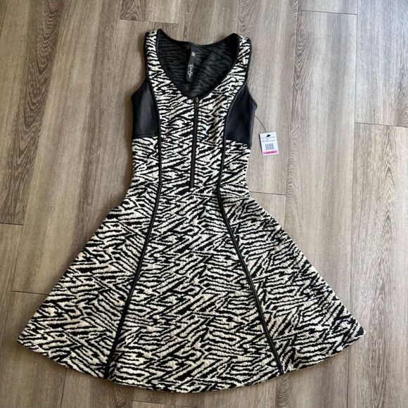 Jessica Simpson Zebra Black & White Patterned Winter Dress Sz XXS Goth Grunge - Picture 1 of 15